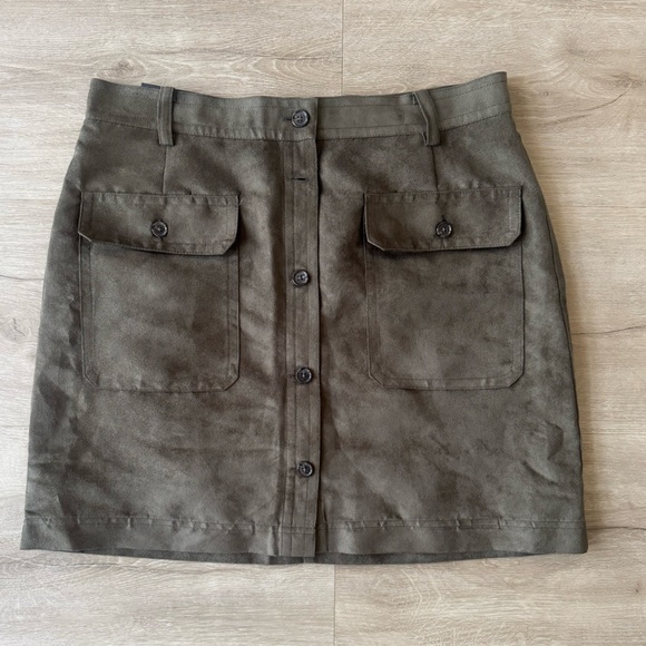 Banana Republic Skirt Womens 12 Military Green Vegan Suede Button Up Pockets NWT - Picture 1 of 7